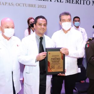 Reciben médicas y médicos del IMSS Chiapas reconocimiento al Mérito Médico 2022