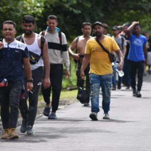 Pese a restricciones de Estados Unidos, parte desde Tapachula Chiapas, Caravana de migrantes venezolanos