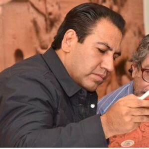 Ordenan a Eduardo Ramírez que retire propaganda anticipada