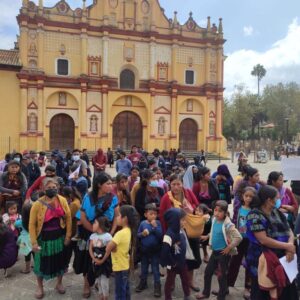 Tsotsiles desplazados por violencia armada en Santa Martha Chenalhó, protestan en San Cristobal de las Casas