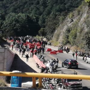 Indígenas tzotziles bloquearon por seis horas la carretera de cuota Tuxtla Gutiérrez- San Cristóbal para pedir liberación de presunto criminal