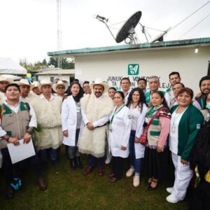 En San Juan Chamula, Zoé Robledo manifiesta su reconocimiento a la diversidad cultural e indígena