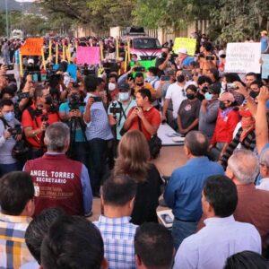 Liberan el Doble Paso a Desnivel en inédito acuerdo entre Gobierno, normalistas y habitantes de Plan de Ayala