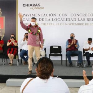 En Pijijiapan, Rutilio Escandón inaugura pavimentación de calles en la localidad Las Brisas