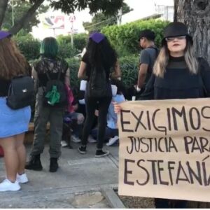 Con marcha exigen colectivas feministas, familiares y amigas el esclarecimiento del feminicidio de Estefanía