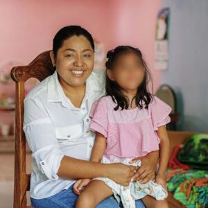 Eleisa, menor de Pijijiapan, sobrevivió a una rara condición congénita gracias a una cirugía especial que le practicaron en el IMSS