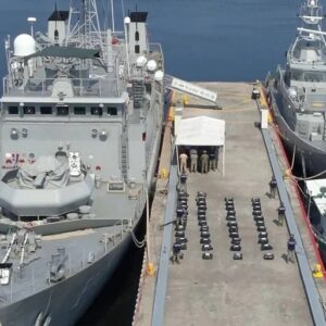 Marina asegura cerca de una tonelada de cocaína que estaba flotando frente a las costas de Chiapas