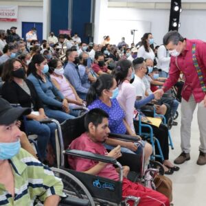 Entrega Rutilio Escandón tarjetas bancarias del Programa Pensión para el Bienestar de las Personas con Discapacidad Permanente