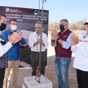 Rutilio Escandón inicia obra de la plataforma y hangar de carga del Aeropuerto Internacional Ángel Albino Corzo