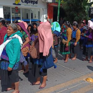 Marchan desplazados de Santa Martha Chenalhó; demandan la intervención de las autoridades para el retorno a su comunidad