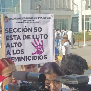 Marchan en Tapachula personal de salud para exigir que el feminicidio de la enfermera Lucrecia no quede impune