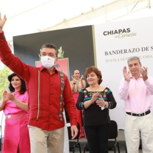 Rutilio Escandón da banderazo de salida a 232 Taxis Seguros para Mujeres en Tuxtla Gutiérrez