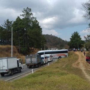 Pobladores de Teopisca mantienen cerrada por segundo día el tramo carretero San Cristóbal-Comitán