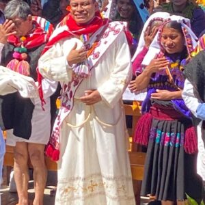 Ordenan sacerdote a tsotsil en medio de rituales en Chenalhó