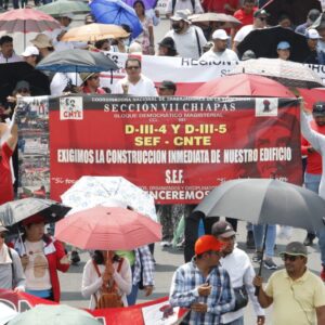 Marcha la CNTE; exigen el cumplimiento de sus demandas y se reinstale la mesa de diálogo con AMLO