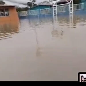 Se desbordan ríos en la Selva