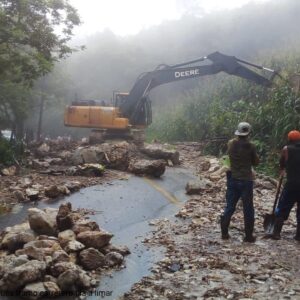 La onda tropical número 17 deja derrumbes, desbordamiento de afluentes y daños en caminos en 7 municipios de la región norte de Chiapas