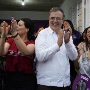 Marcelo Ebrard adelanta en Chiapas que Morena elegirá el 17 de agosto a las encuestadoras para su contienda interna