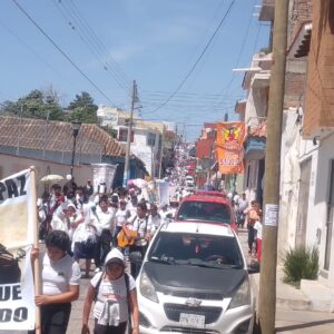 Fieles marchan por La Paz en los municipios de Palenque y Comitán. Denuncian que el crimen organizado controla sus comunidades