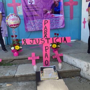 Con la quema de un ataúd, colectiva Madres en Resistencia piden justicia por el feminicidio de Paola Yasmín en Chiapas