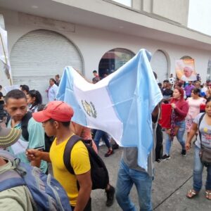 Con procesión en Tapachula migrantes piden papeles para transitar por México y llegar a Estados Unidos