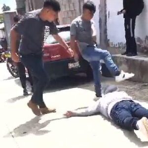 Alumnos golpean a compañero de secundaria en Pueblo Nuevo Solistahuacán