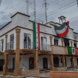 Liberan a 15 de 50 ejidatarios retenidos por encapuchados en Altamirano