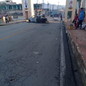 Encapuchados incendian dos vehículos y un moto taxi en Oxchuc