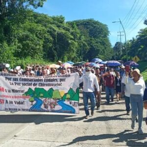 En Chicomuselo, miles de habitantes marchan para exigir paz