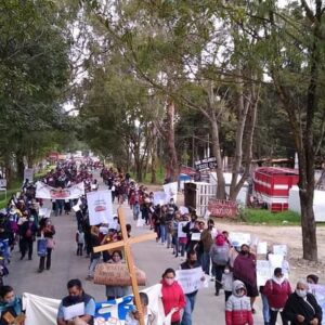 Colonos y ambientalistas marchan en San Cristóbal, exigiendo protección de Los Humedales ante la expansión urbana