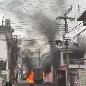 Pobladores inconformes incendian paquetería electoral de San Fernando; hay varios heridos