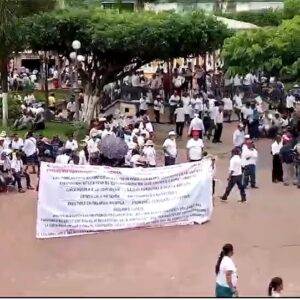 Queremos paz y libre tránsito exigen en marcha pobladores de Frontera Comalapa y Chicomuselo