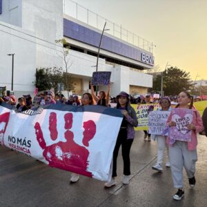Mujeres de siete municipios de Chiapas marchan en el #8M