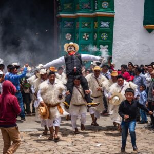 Sábado de Gloria en San Juan Chamula queman Judas de Jesús Malverde, personaje adorado por grupos criminales