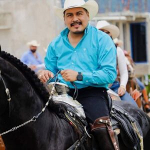 El es Martín Martínez, sindico de Ocosingo detenido por portación de armas. Su arresto ha cimbrado al gobierno municipal