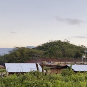 Zapatistas edifican un quirófano en la Selva Lacandona