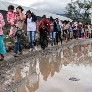 Mexicanos huyen a Guatemala por violencia entre cárteles en Frontera Comalapa