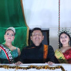 Polémica en Chiapas: Alcalde de Reforma baila con gogo dancers y usa zapatos de lujo durante el Grito, mientras en Villacorzo confunden a los Niños Héroes con “patos”