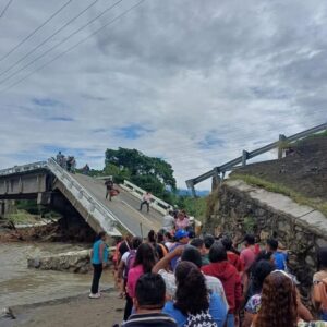 Colapsan puentes y comunidades quedan incomunicadas por intensas lluvias en Chiapas