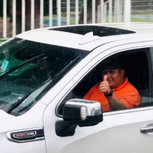 El alcalde de Huehuetán estrena camioneta de casi 2 mdp; el municipio, en extrema pobreza