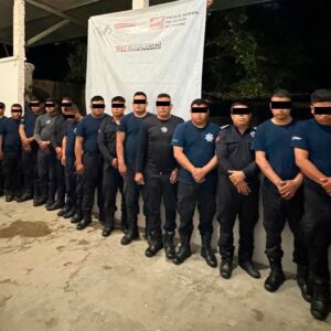 Detienen a 16 policías municipales de Chilón por presunta evasión de preso