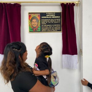 Develan placa en honor a indígena chol desaparecido Antonio González Méndez, en cumplimiento de sentencia de la COIDH