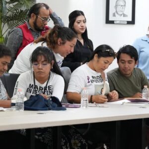 Madres en Resistencia acuerdan acciones con la Fiscalía de Chiapas; mantendrán plantón frente a la FGE
