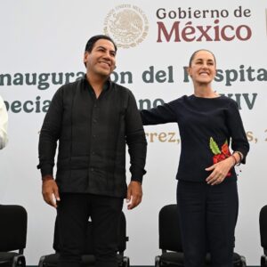Sheinbaum inaugura Hospital del IMSS en Tuxtla; CNTE protesta y exige reinstalar mesa de diálogo