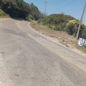 Desalojo en carretera Ocosingo – San Cristóbal deja policías heridos y denuncias sociales