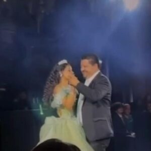 Festeja edil de Comitán “quinceaños” de lujo en Puebla con Los Huracanes del Norte